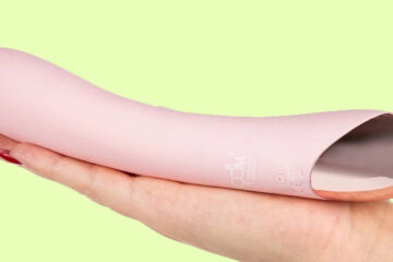 Vibrátor BOOM The Princess s vyhříváním v rukou Terezy