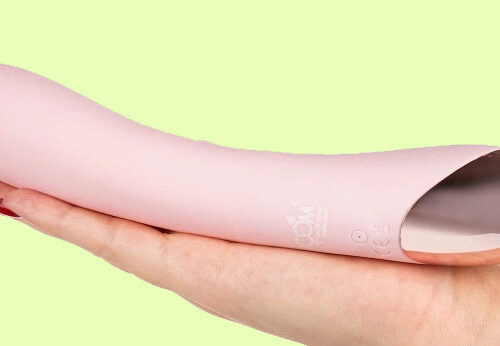 Vibrátor BOOM The Princess s vyhříváním v rukou Terezy