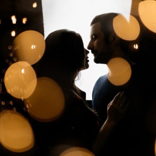 Milování ve tmě versus při světle. Která varianta je víc sexy?